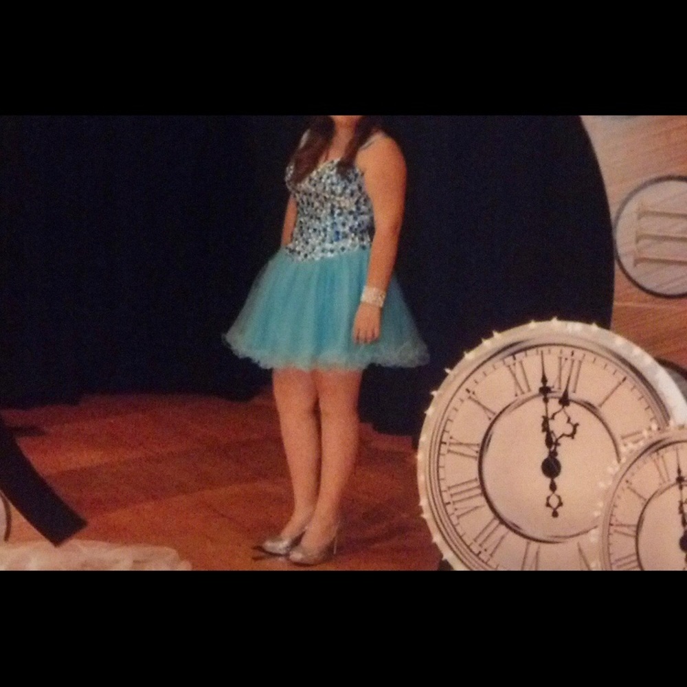 Sweet 16/Prom/homecoming dress.  Beaded corset.😍 - Picture 4 of 4
